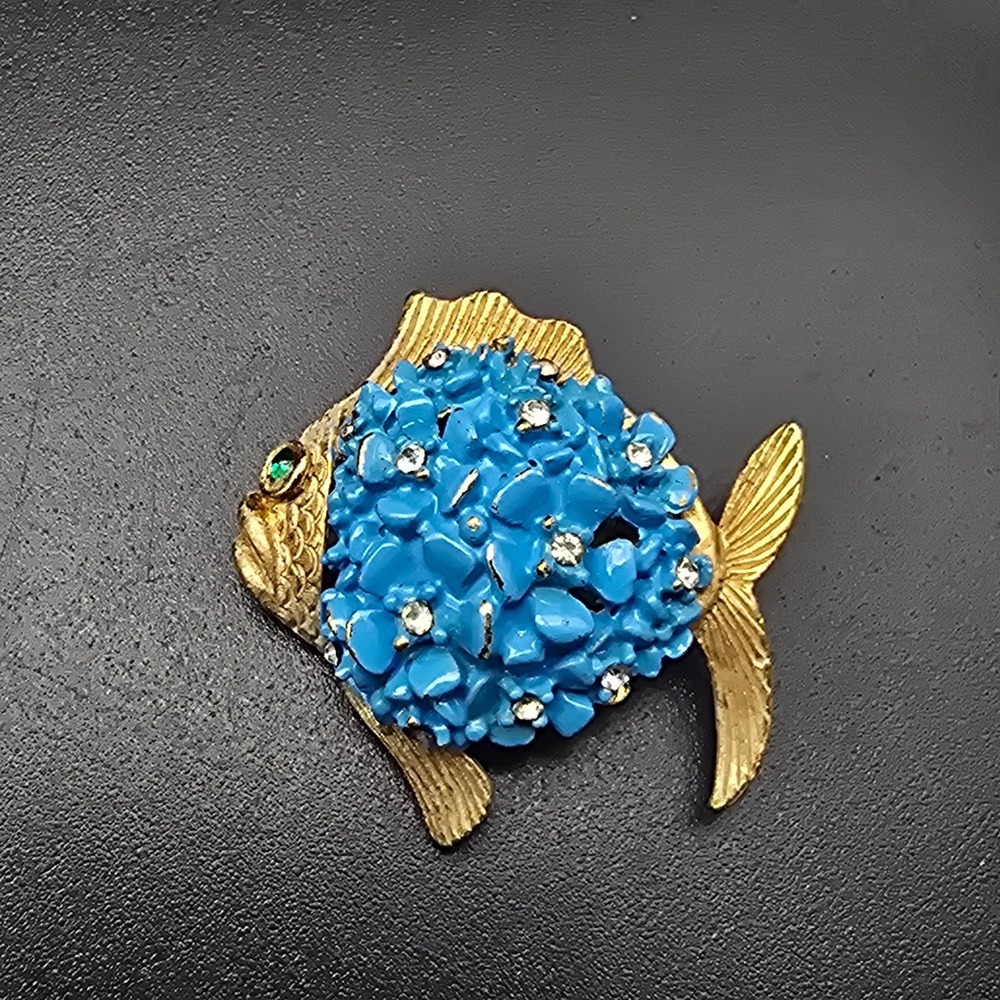 Blue Floral Fish Brooch Gold Tone Rhinestone Vintage Beachy Summer Jewelry